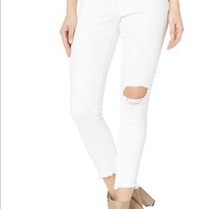 NWT Levi’s white high rise skinny jeans